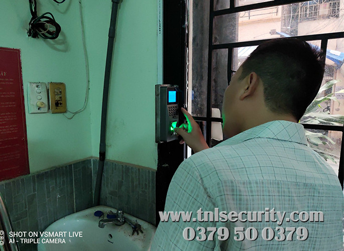 Lap-dat-khoa-van-tay-tai-nha-rieng-cho-chu-nha-o-Van-Kiep